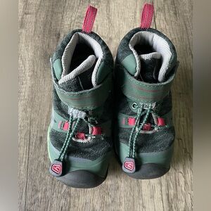 Keen Toddler Hiking Boots, size 8